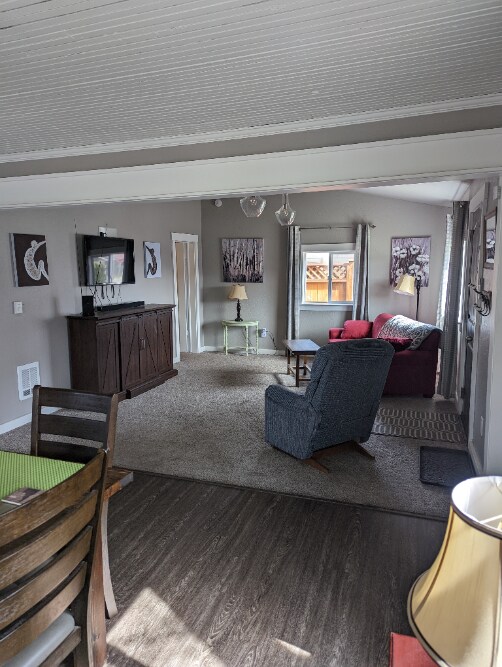 Foto del edificio - 2BR Fully Furnished Midtown Charmer