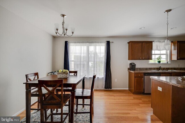 Dining Area - 124 E James St