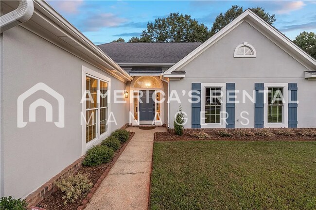Foto del edificio - Elegant Auburn Home with Spacious Layout