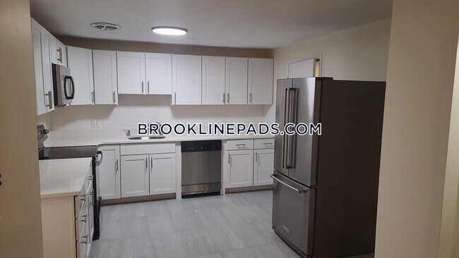 Building Photo - 110 Babcock St