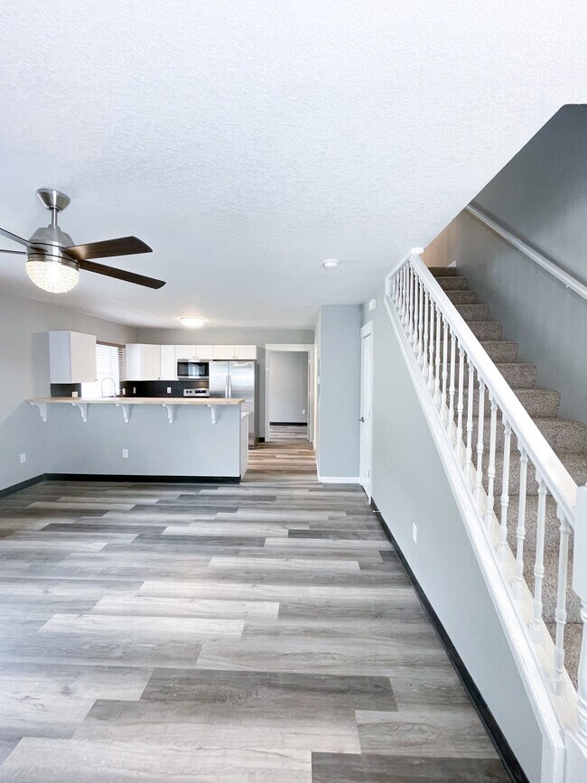 Building Photo - Lombard 4 Plex PBJ