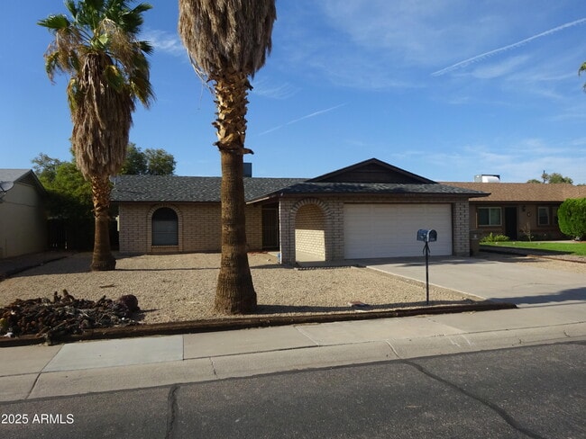 Foto del edificio - 9130 W Cameron Dr