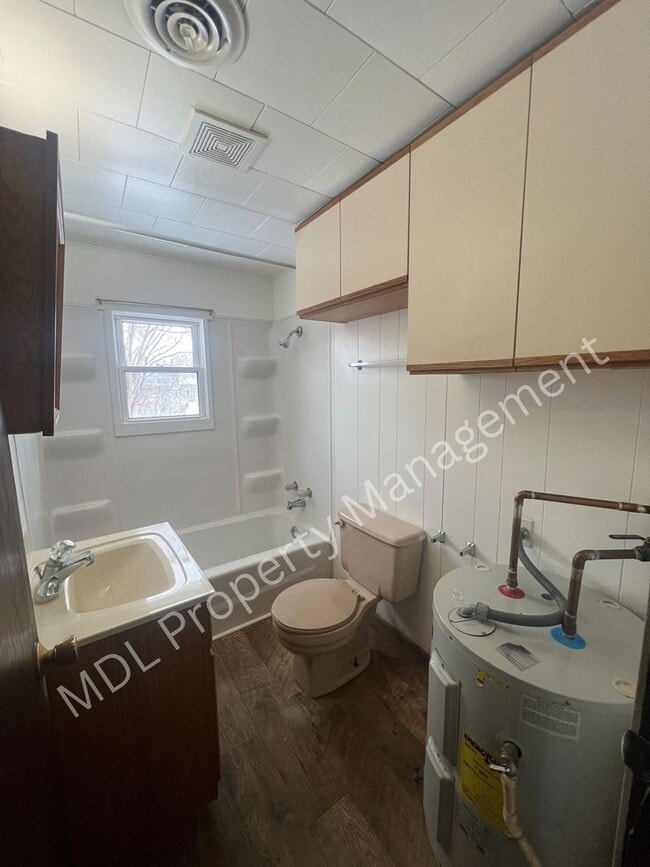 Building Photo - 201 Old Kawkawlin Rd