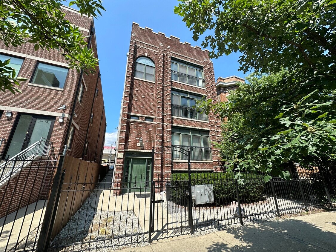Foto principal - 4726 N Winthrop Ave