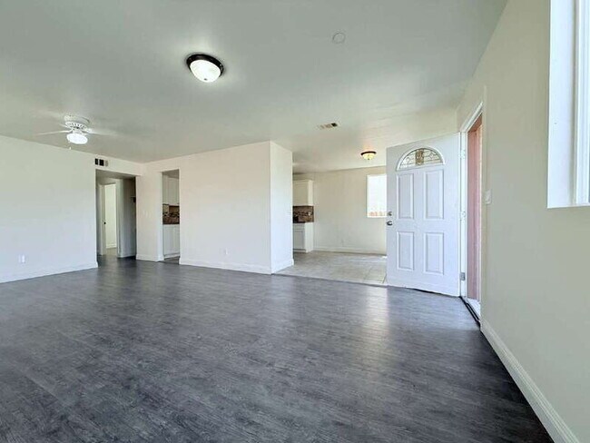 Building Photo - 1440 E 42nd St