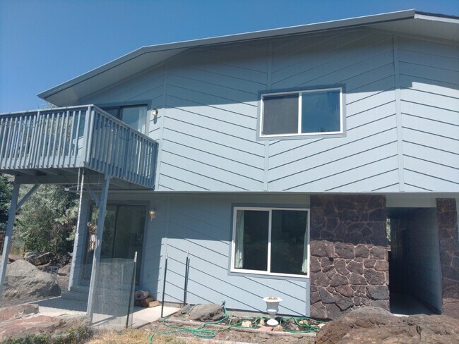 Building Photo - 2212 E Roanoke Dr