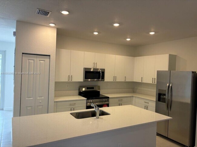 Building Photo - 26421 SW 149 Ave