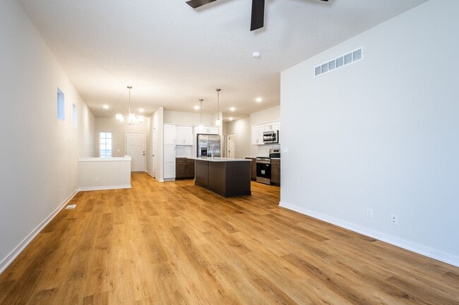 Foto del edificio - Beautifully Built 4 Bed Duplex!