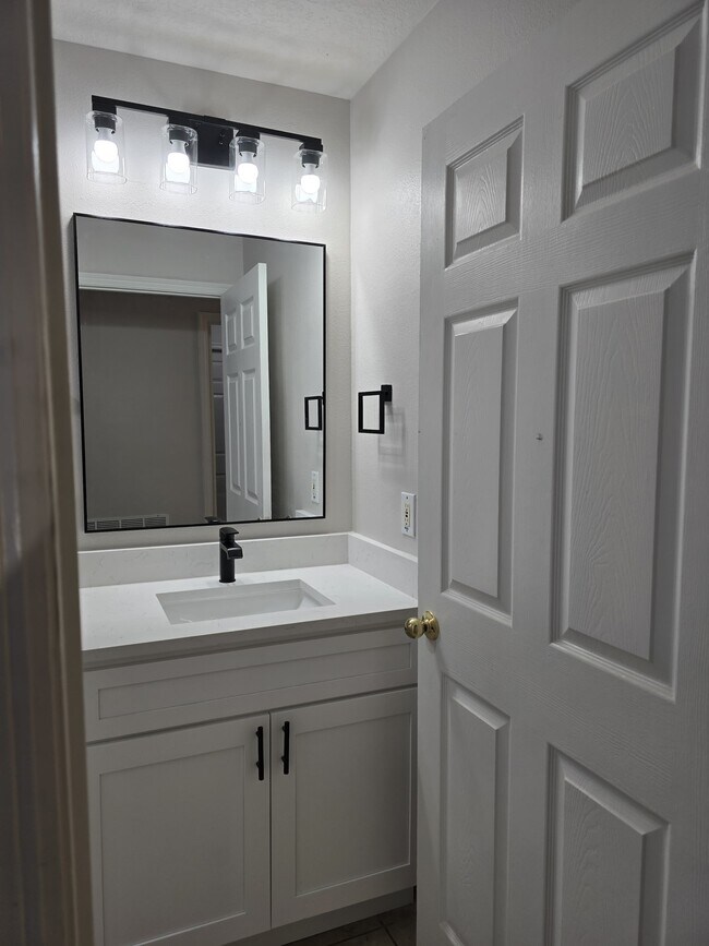 Foto del edificio - 14528 Kristenright Ln