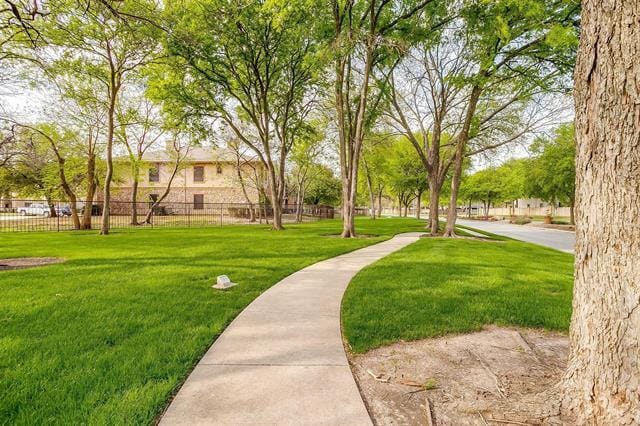 Foto del edificio - 3212 Riverwood Dr