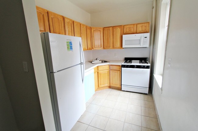 Building Photo - 75 W Mosholu Pkwy N