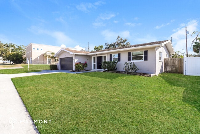 Building Photo - 1023 San Pedro Dr