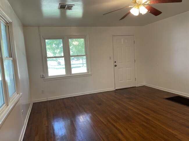 Foto del edificio - 403 W 13th