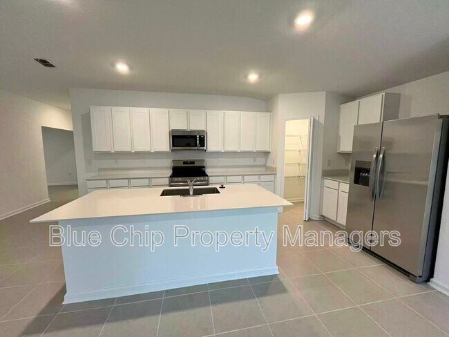 Building Photo - 5131 Magnolia Palm Dr