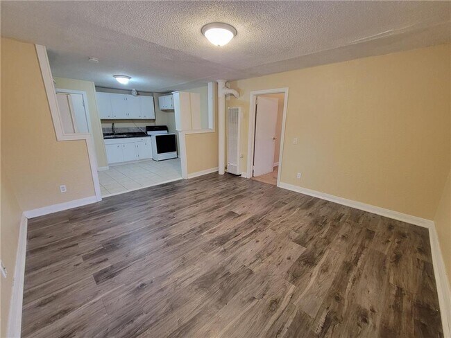 Foto del edificio - 8330 Cedar St