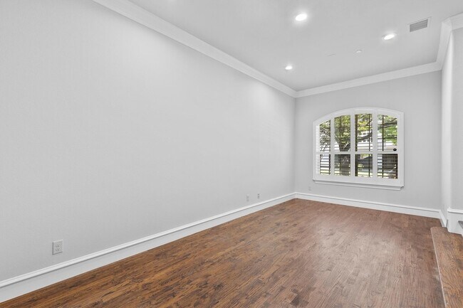 Foto del edificio - 5762 Baltic Blvd