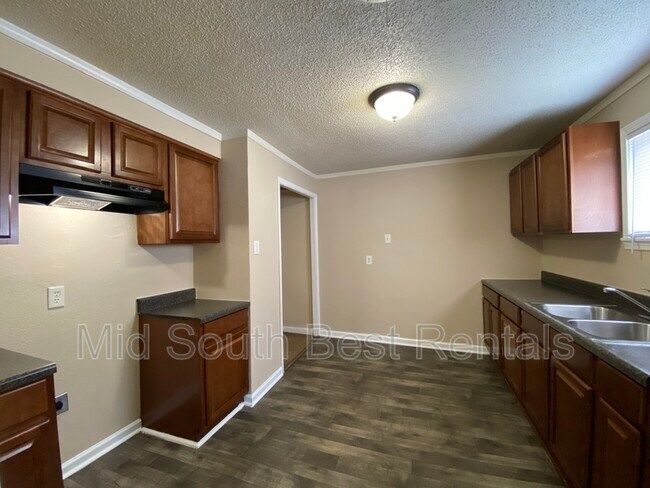 Building Photo - 1679 Lapaloma St