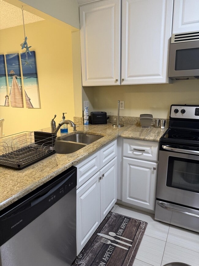 Building Photo - 207 Tropic Isle Dr