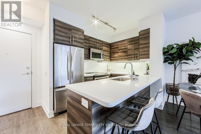Photo du bâtiment - 525-525 Adelaide St W