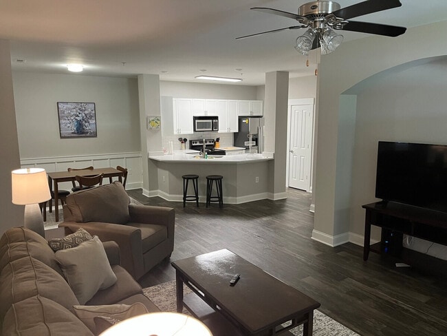 Building Photo - 8601 Lenten Rose Ct