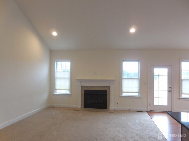 Building Photo - 9 Comstock Ln