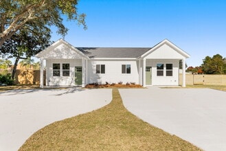 Building Photo - 579 Lagoon Oaks Dr