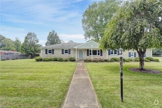 Building Photo - 949 General Beauregard Dr