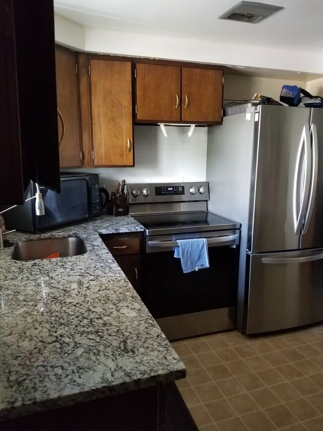 Building Photo - 2 Bed 1 Bath Orem Apartment by Orem Library AVAILABLE NOW! JUNE RENT FREE