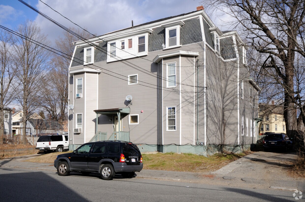 2123 Cedar St, Haverhill, MA 01830 Apartments in Haverhill, MA