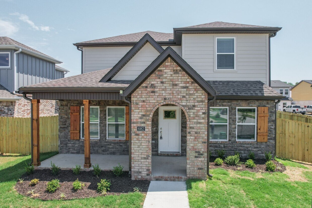 Primary Photo - 4 bedroom 3.5 bath home!