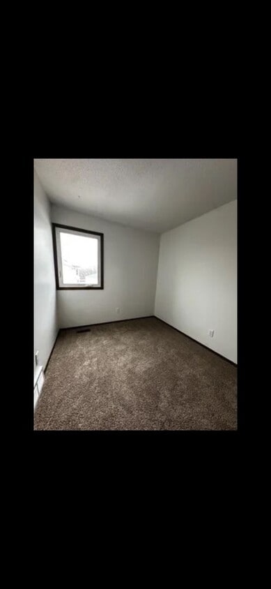 Building Photo - 213 28th Ave W