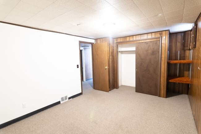 Building Photo - 421 N Rouse Ave