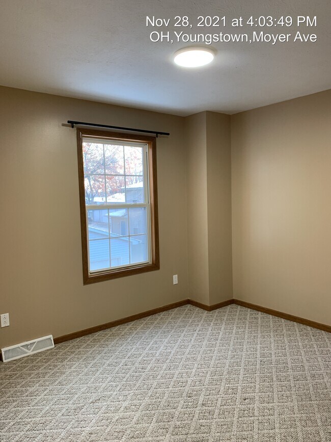 Building Photo - 673 Moyer Ave
