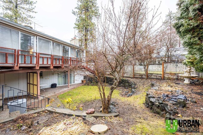 Building Photo - 8 E 16th Ave