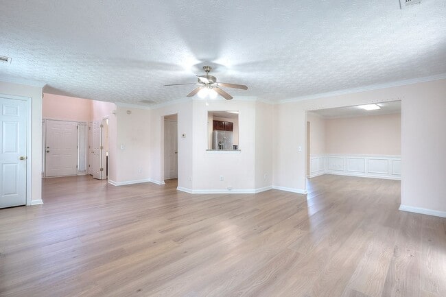 Building Photo - 665 Walnut Creek Dr NW