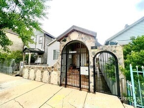 Building Photo - 2332 W 18th Pl