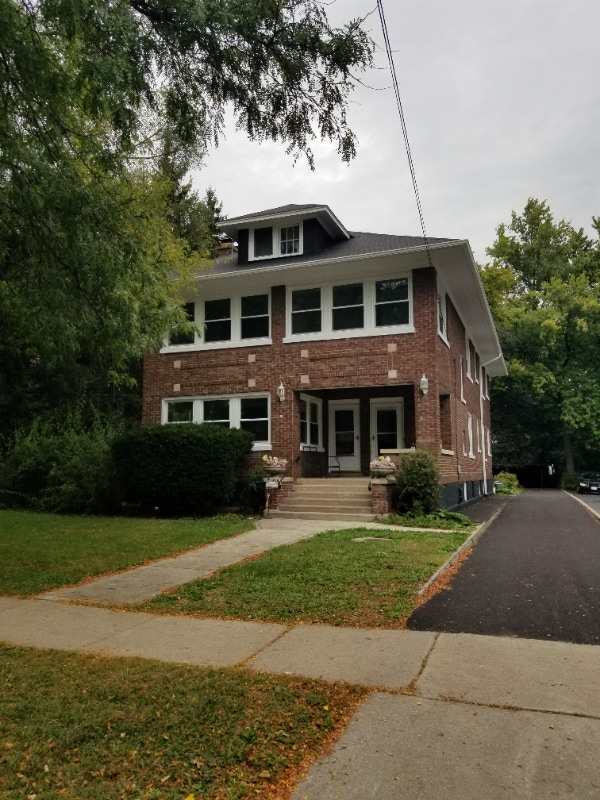 Building Photo - 1101 W Cossitt Ave