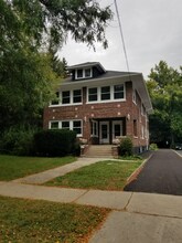 Building Photo - 1101 W Cossitt Ave