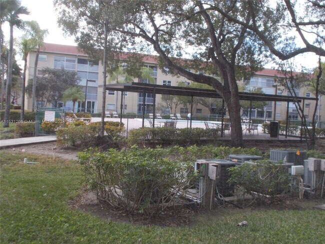 Foto del edificio - 1400 SW 124th Terrace