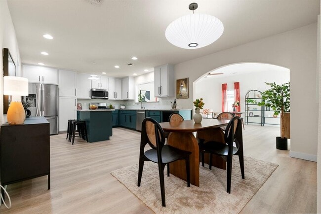 Building Photo - 5313 Wellington Dr