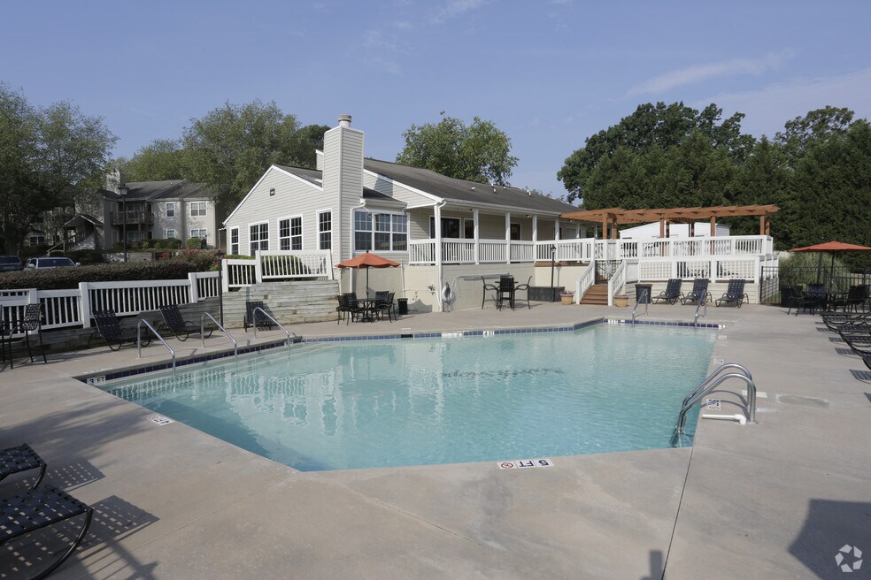 Here you’ll find three shopping centers within 0.9 mile of the property. The Park at Sorrento Rentals Greenville, SC