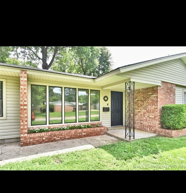 Building Photo - 5701 S Rockford Pl