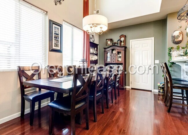 Building Photo - 1723 Praslin St
