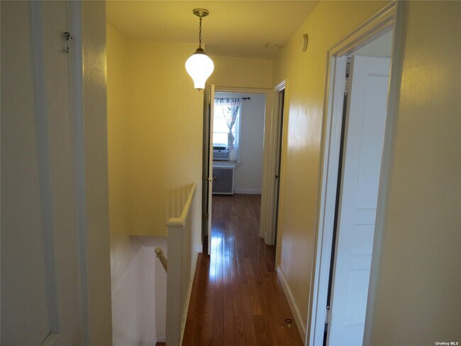 Foto del edificio - 70-08-70165 165th St