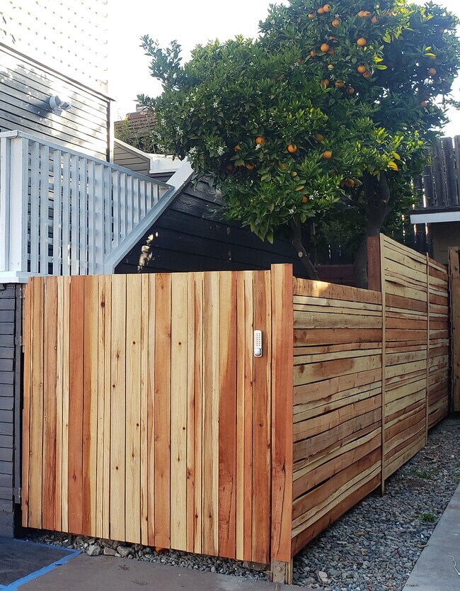 Private Entrance - 26562 Calle Lorenzo