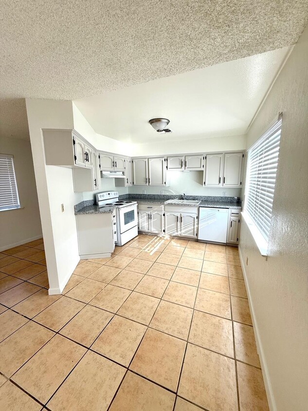 Primary Photo - 3344 E Sierra Madre Ave