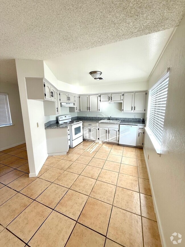 Building Photo - 3344 E Sierra Madre Ave