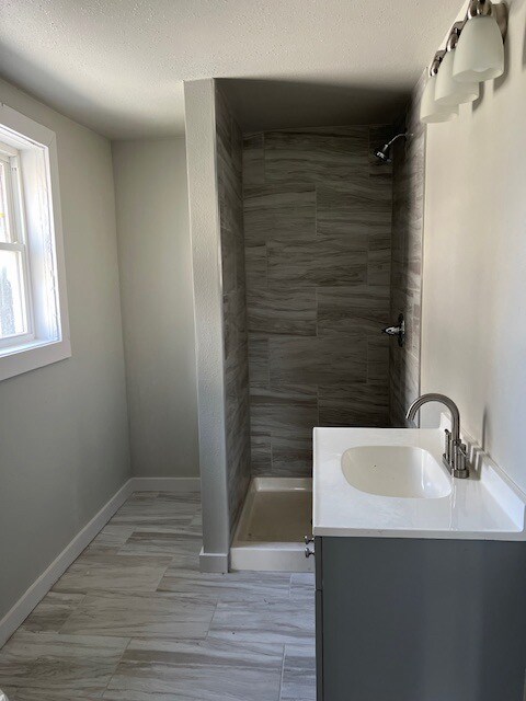 Foto del edificio - 823.5 Jennings Ave