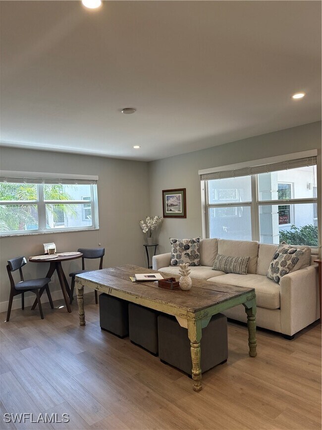 Foto del edificio - 780 10th Ave S