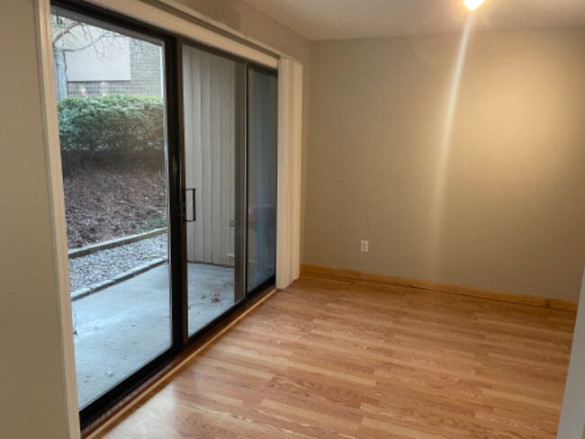 Building Photo - 34 Shrewsbury Green Dr